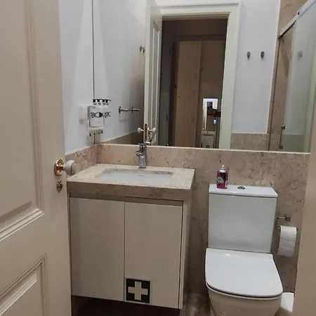 No Chiado Baixa De - Em Apartamento Partilhado *